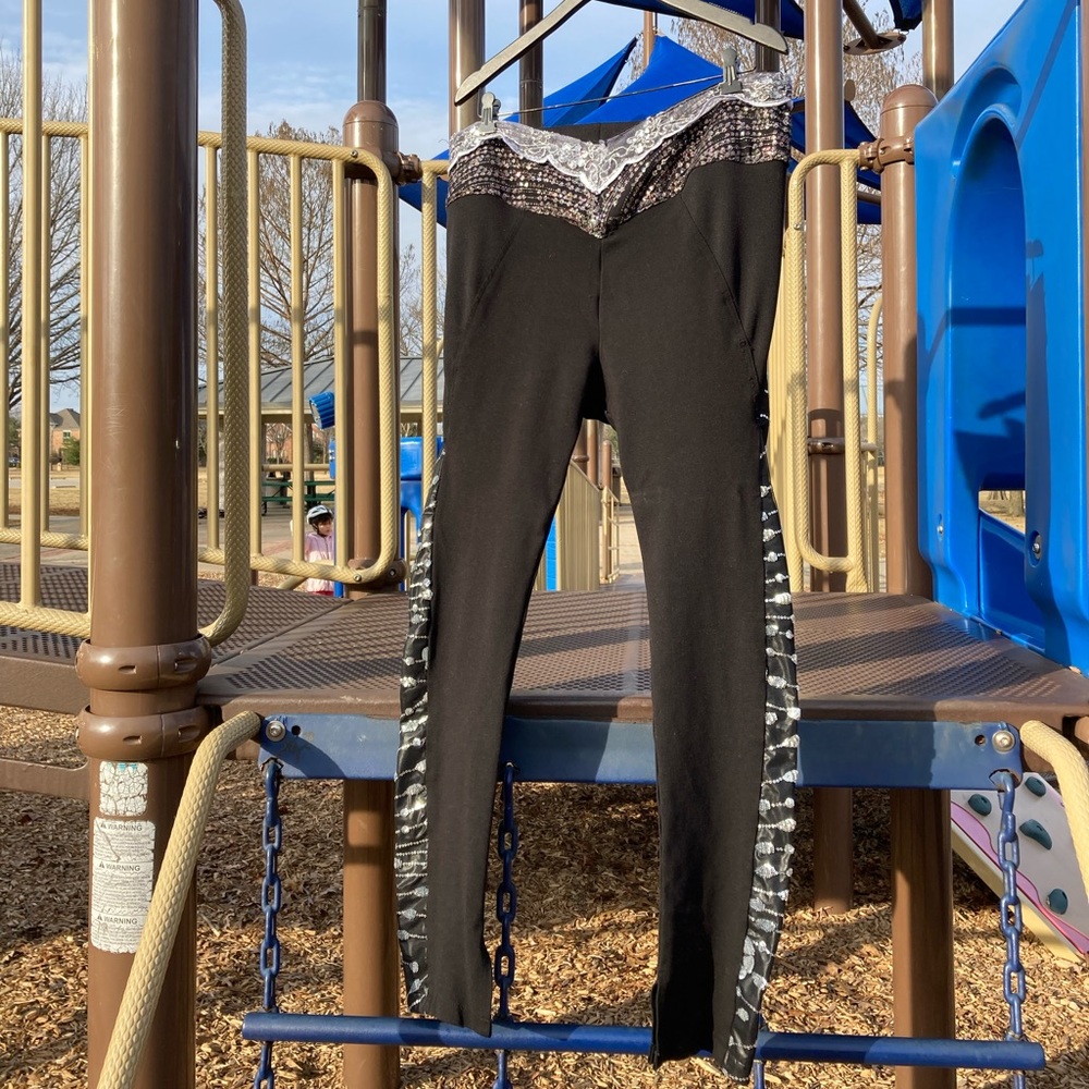SPARKING DESIGN PANTS.